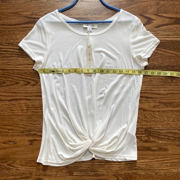 NWT White Top - Picture 5 of 7